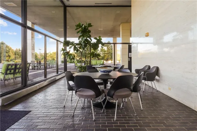 $1,165,000 | 700 West 31st Street, Unit 702, Kansas City, MO 64108