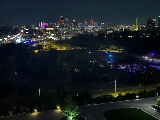 $1,165,000 | 700 West 31st Street, Unit 702, Kansas City, MO 64108