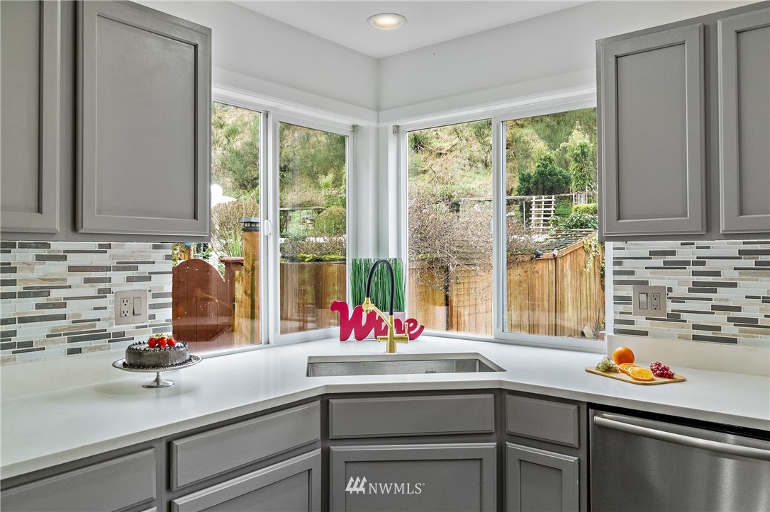 247 Ferndale Avenue Southeast Renton, WA 98056 - Photo 13 of 28 Gallery Image 13