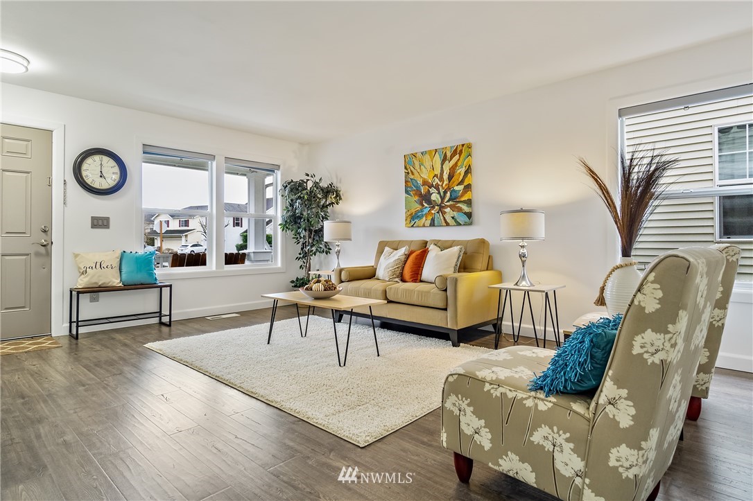 247 Ferndale Avenue Southeast Renton, WA 98056 - Photo 3 of 28 Gallery Image 3