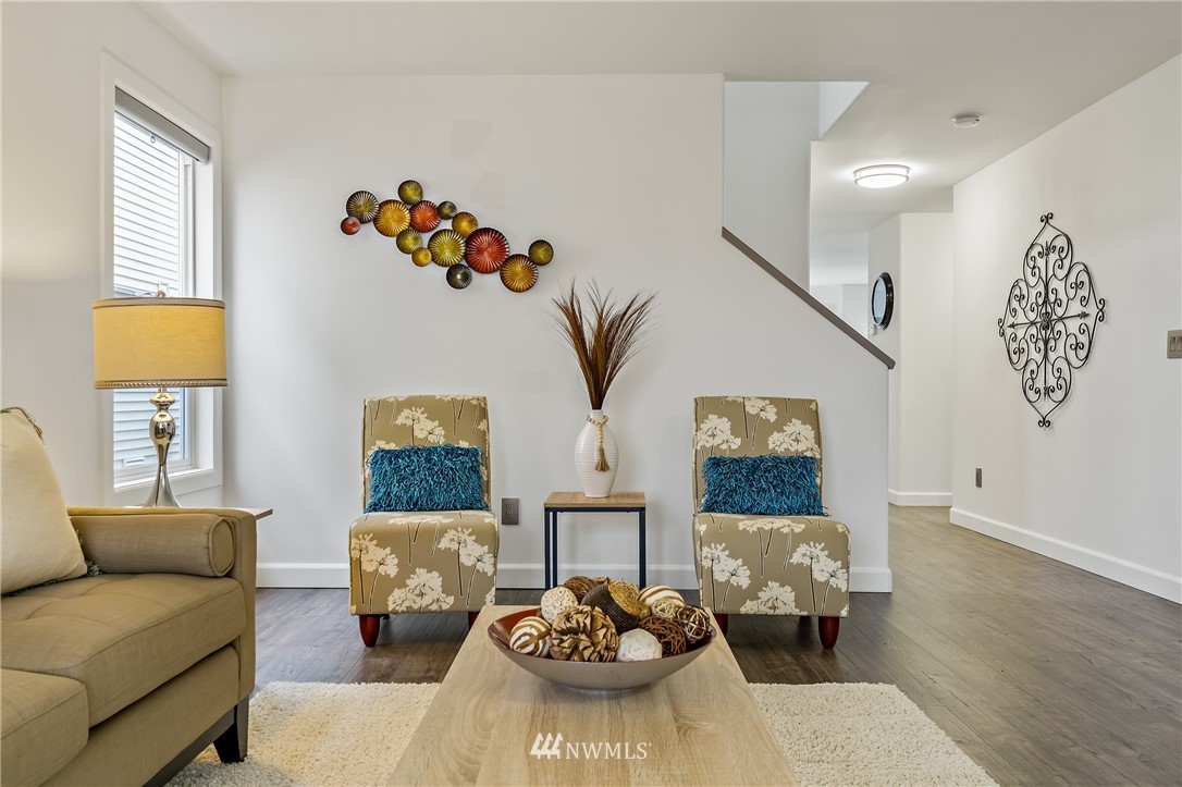 247 Ferndale Avenue Southeast Renton, WA 98056 - Photo 5 of 28 Gallery Image 5