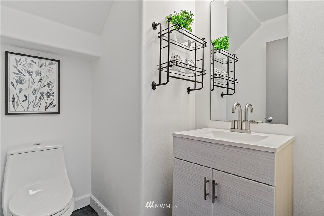 247 Ferndale Avenue Southeast Renton, WA 98056 - Photo 6 of 28 Gallery Image 6