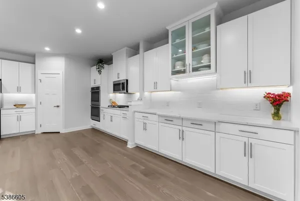 $875,000 | 58 Oakwood Boulevard, Hampton, NJ 08827