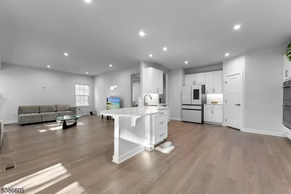 $875,000 | 58 Oakwood Boulevard, Hampton, NJ 08827