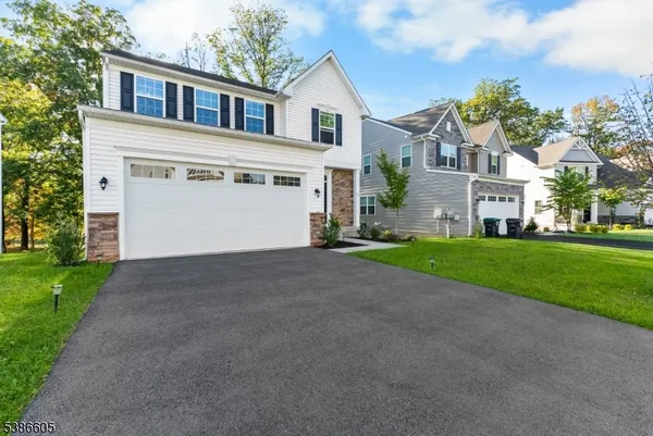 $875,000 | 58 Oakwood Boulevard, Hampton, NJ 08827