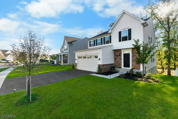 $875,000 | 58 Oakwood Boulevard, Hampton, NJ 08827