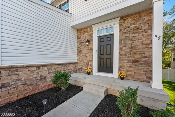 $875,000 | 58 Oakwood Boulevard, Hampton, NJ 08827