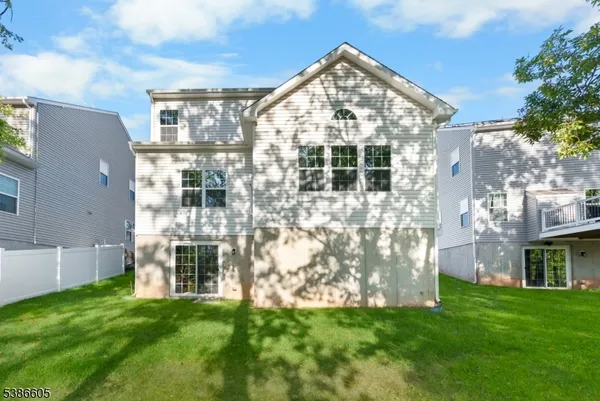 $875,000 | 58 Oakwood Boulevard, Hampton, NJ 08827