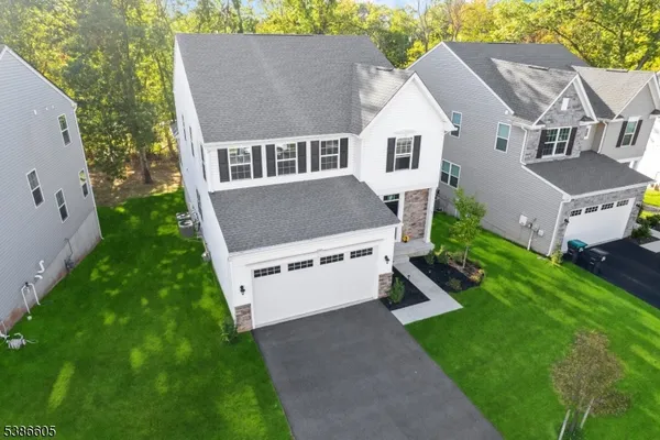 $875,000 | 58 Oakwood Boulevard, Hampton, NJ 08827