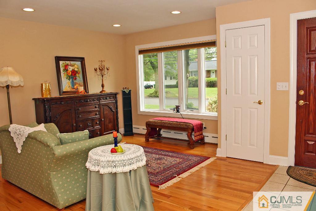 16 Freeman Street Edison, NJ 08820 - Photo 6 of 25 Gallery Image 6