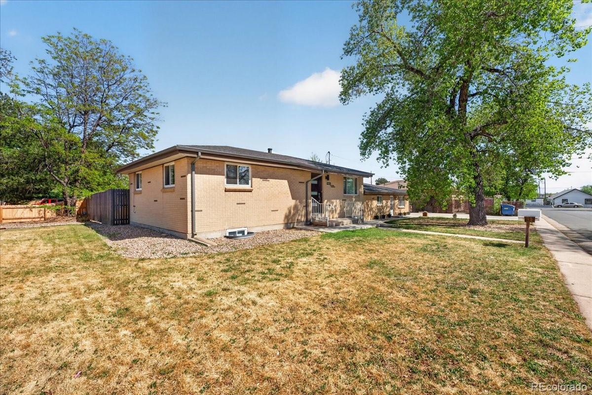 9030 Elm Court Denver, CO 80260 - Photo 4 of 50