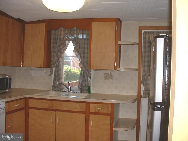 719 Colwell Road Swarthmore, PA 19081 - Photo 9 of 23 Kitchen