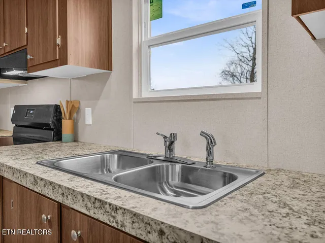 $195,000 | 564 Quail Run Lane, La Follette, TN 37766