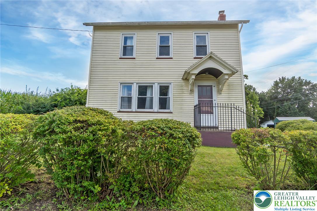 506 Richmond Road Bangor, PA 18013 - Photo 37 of 43 Classic siding cladding and an arched portico entryway define this two-story residential facade.