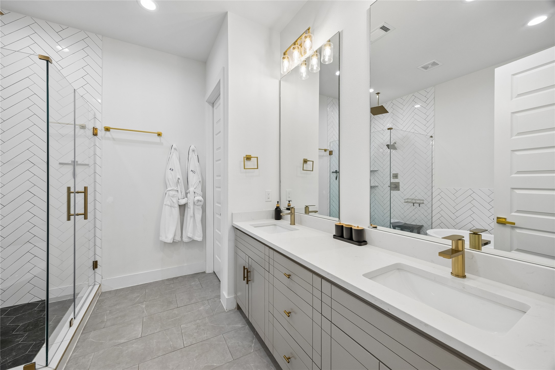 3107 Webster Street, Unit B Houston, TX 77004 - Photo 15 of 23 Primary bathroom has separate shower and tub