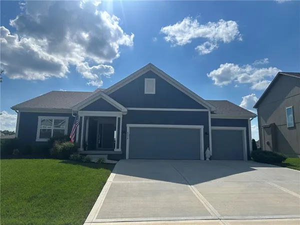 $485,000 | 3212 Southwest Arbor Tree Drive, Lee's Summit, MO 64082