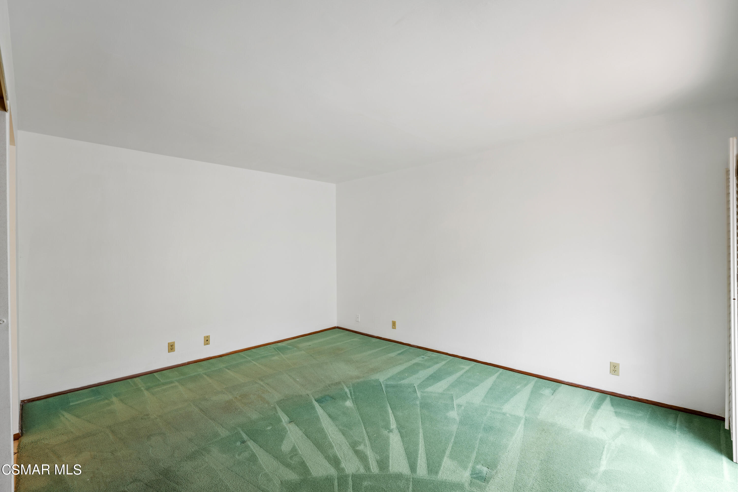 4512 Falkirk Bay Oxnard, CA 93035 - Photo 24 of 40 a view of an empty room