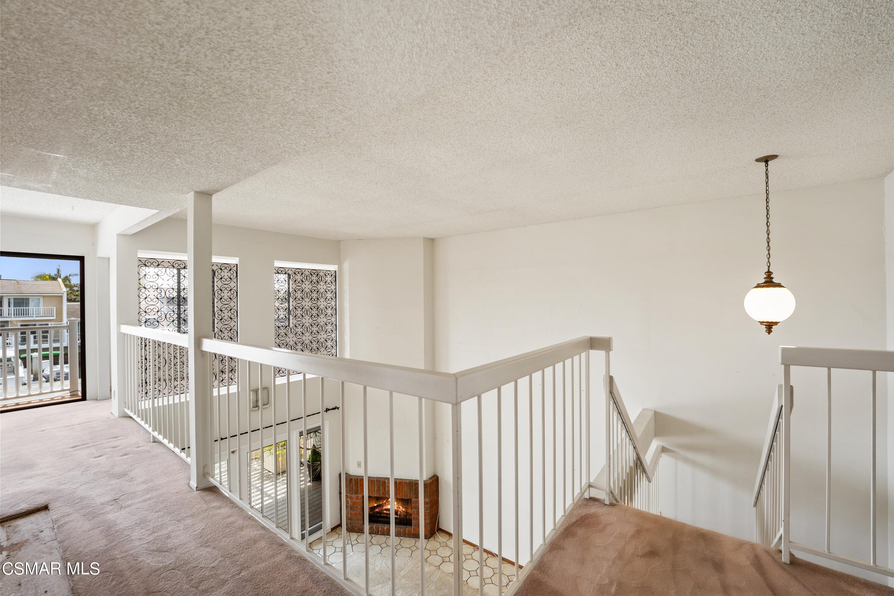 4512 Falkirk Bay Oxnard, CA 93035 - Photo 26 of 40 a view of a hallway with windows