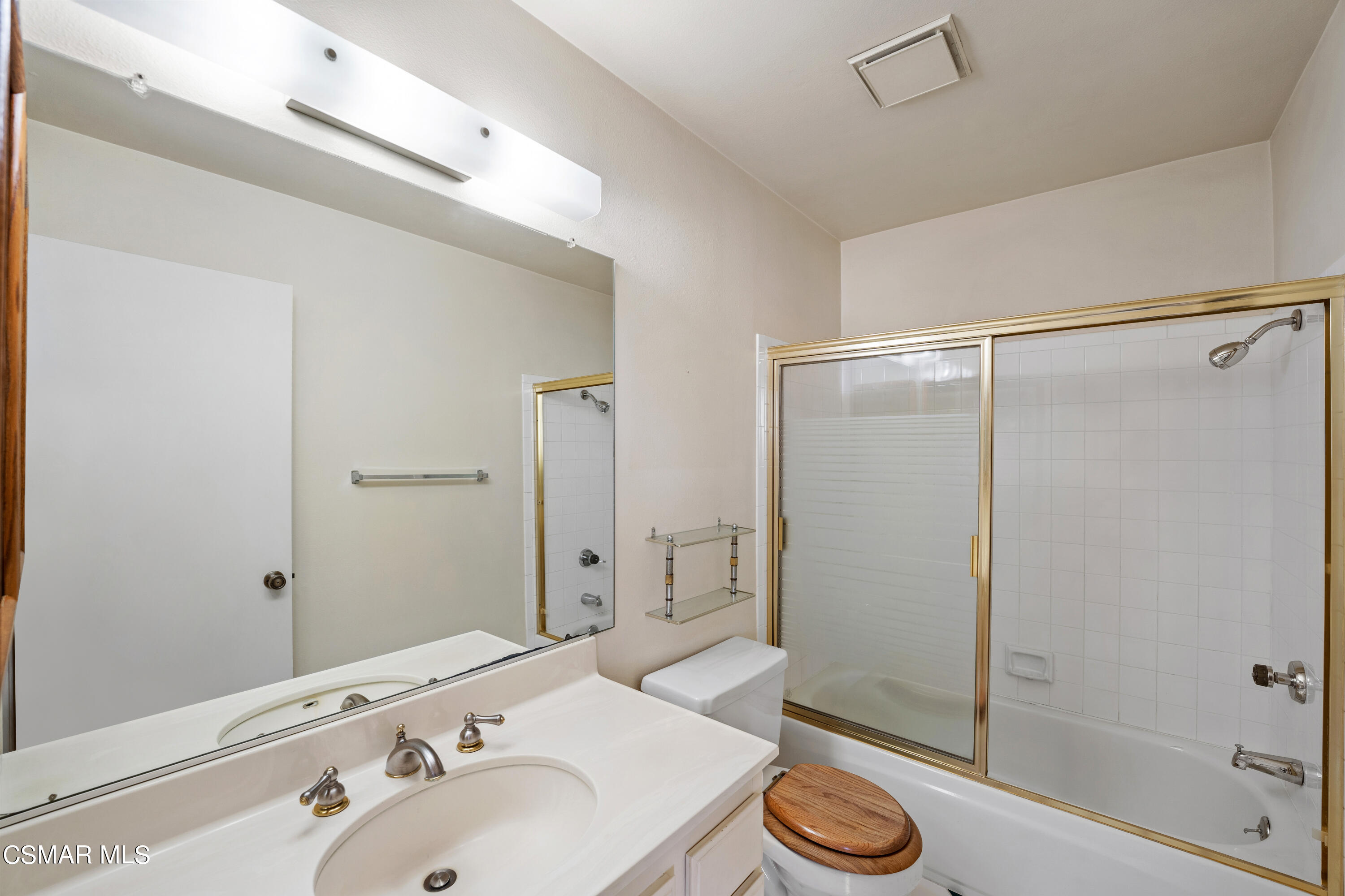 4512 Falkirk Bay Oxnard, CA 93035 - Photo 27 of 40 a bathroom with a sink and a mirror
