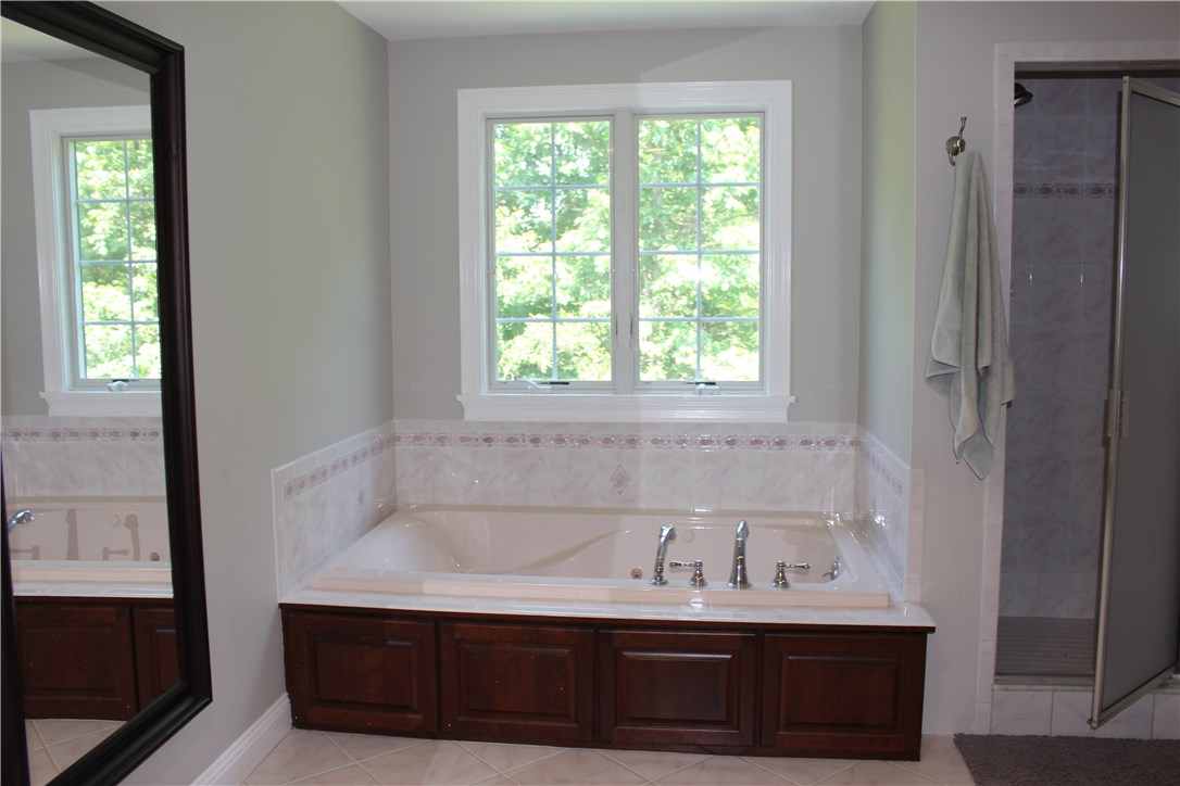 161 Chocolog Road Uxbridge, MA 01569 - Photo 17 of 37 Jetted tub
