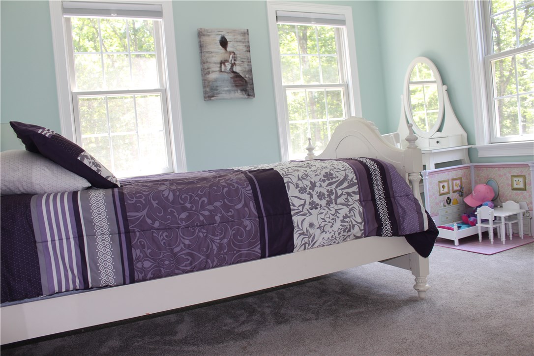 161 Chocolog Road Uxbridge, MA 01569 - Photo 21 of 37 Third bedroom