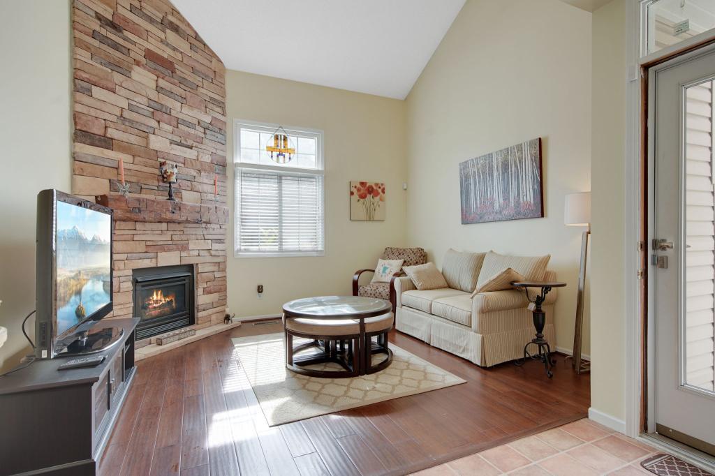 8559 Cortland Road Eden Prairie, MN 55344 - Photo 3 of 27