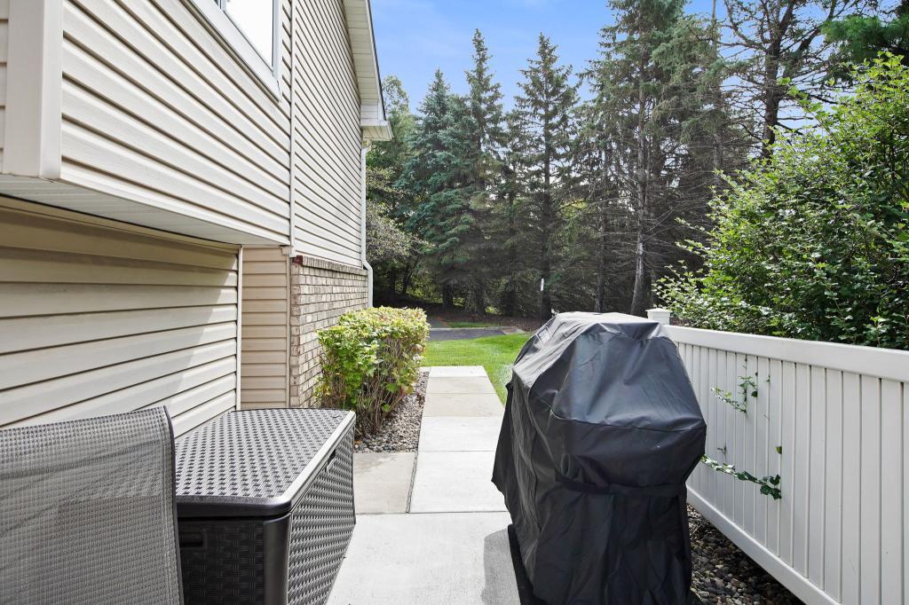 8559 Cortland Road Eden Prairie, MN 55344 - Photo 25 of 27