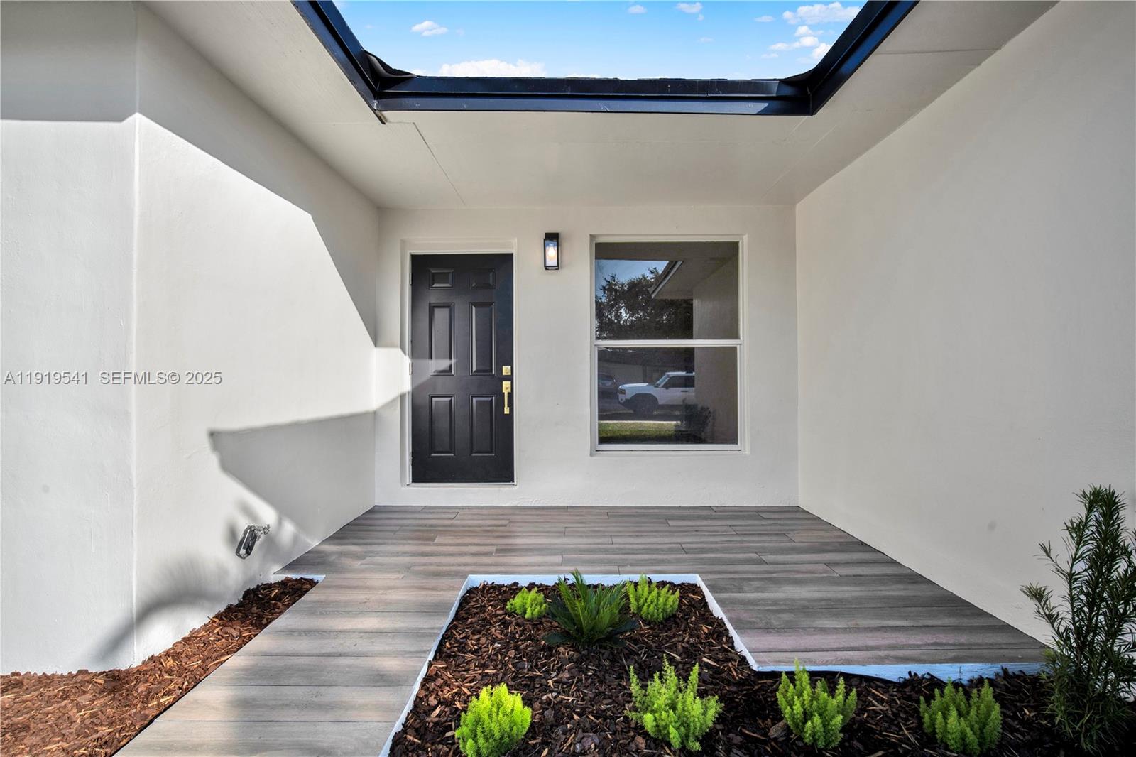 131 Northeast 18th Street Homestead, FL 33030 - Photo 4 of 37