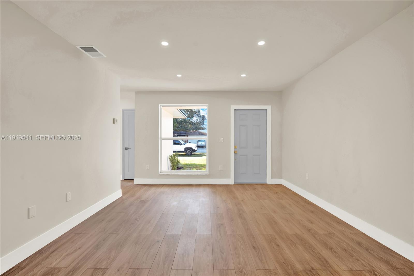 131 Northeast 18th Street Homestead, FL 33030 - Photo 6 of 37