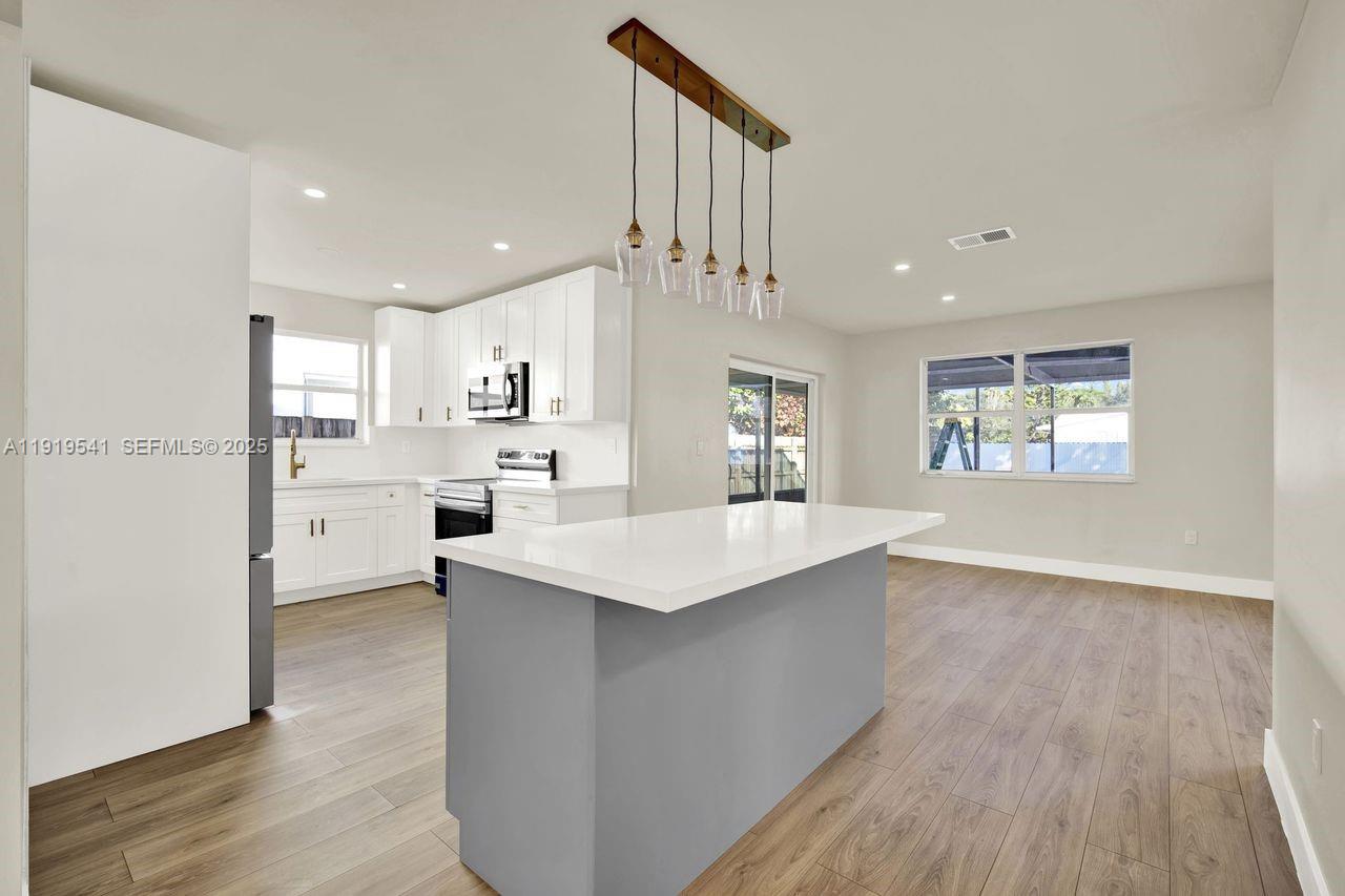 131 Northeast 18th Street Homestead, FL 33030 - Photo 7 of 37