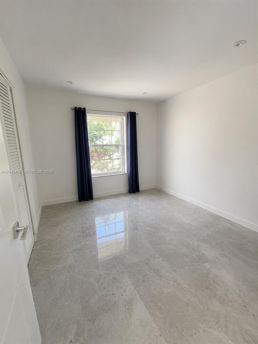 112 Fox Road, Unit 250 Hollywood, FL 33024 - Photo 14 of 28 Second Bedroom
