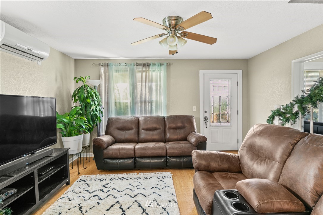 1818 Ranier Street Aberdeen, WA 98520 - Photo 4 of 37 Gallery Image 4