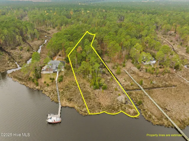 $465,000 | 11 Starboard Court, Aurora, NC 27806