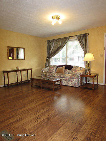 4525 Sandhill Road Louisville, KY 40219 - Photo 9 of 28 IMG_0731
