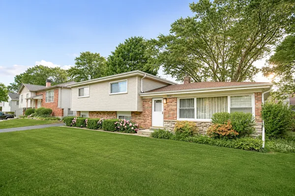 $559,900 | 554 Patton Drive, Buffalo Grove, IL 60089