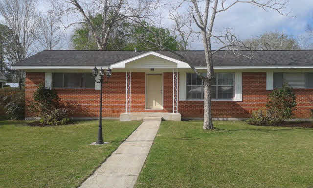 623 East Myrtle Avenue Foley, AL 36535 - Photo 1 of 10