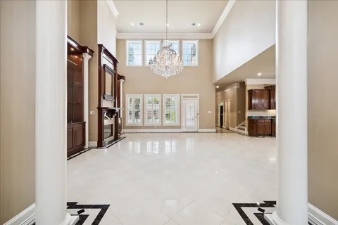 a view of an entryway with a livingroom