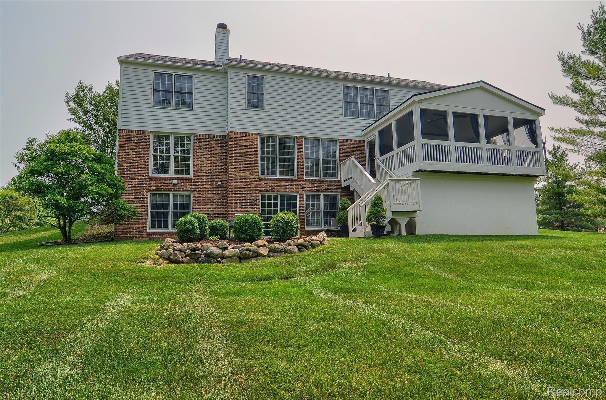 4936 Manchester Court Rochester, MI 48306 - Photo 40 of 51 40-Rear.jpg
