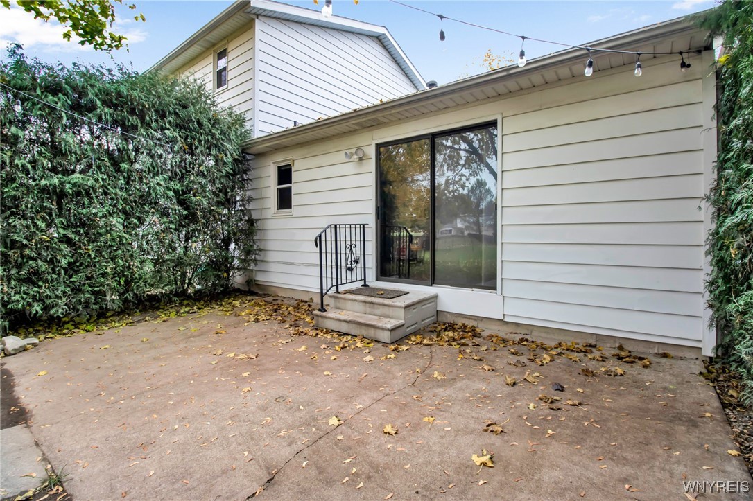 705 Powell Lane Lewiston, NY 14092 - Photo 5 of 50