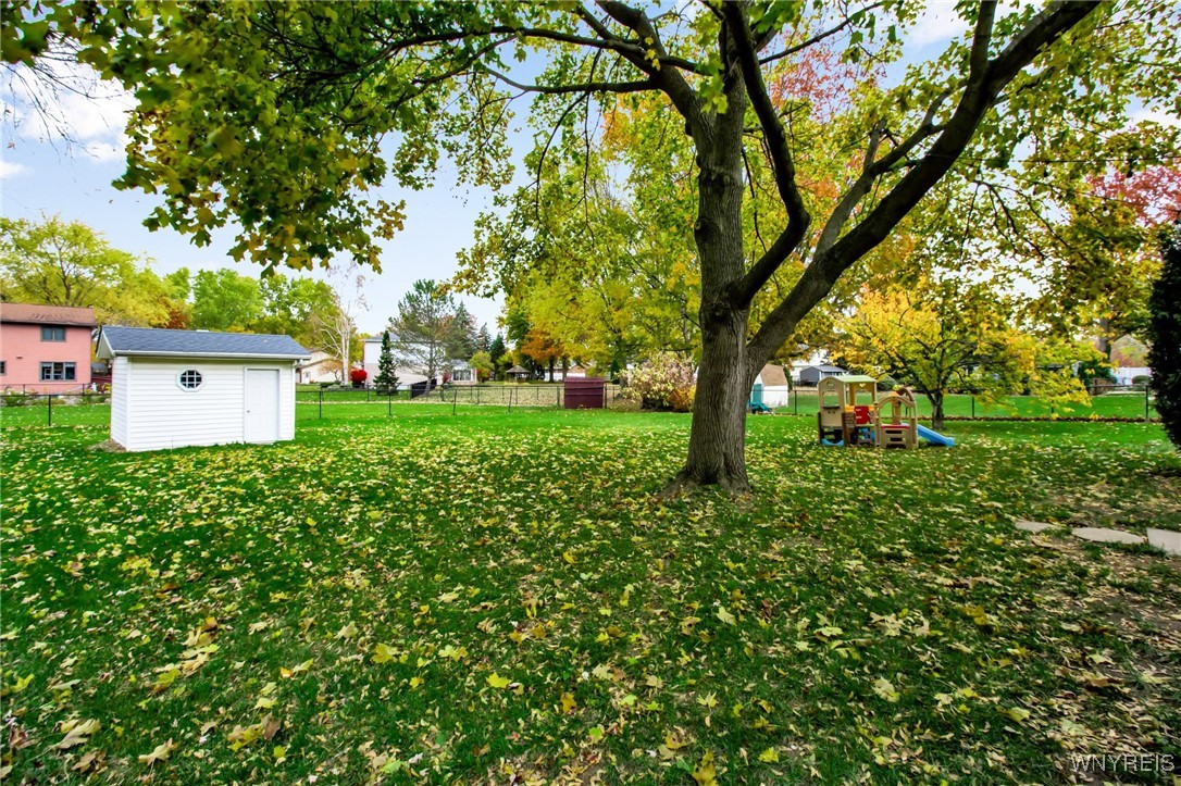 705 Powell Lane Lewiston, NY 14092 - Photo 6 of 50