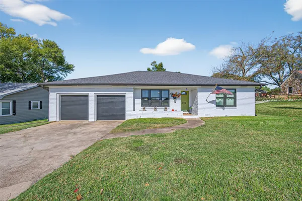 $260,000 | 302 West Stone Street, Brenham, TX 77833
