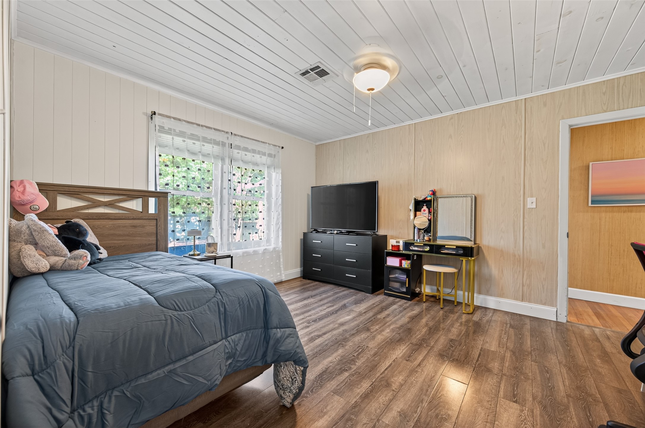 302 West Stone Street Brenham, TX 77833 - Photo 15 of 28 1st Bedroom with ceiling fan