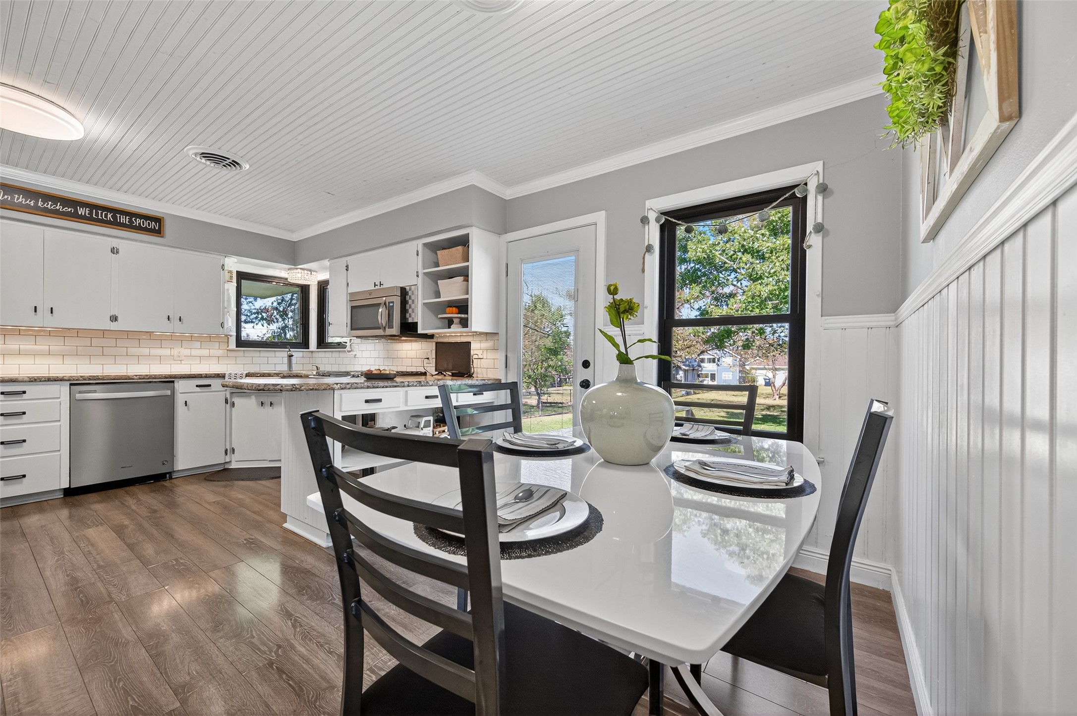 302 West Stone Street Brenham, TX 77833 - Photo 10 of 28 Dining