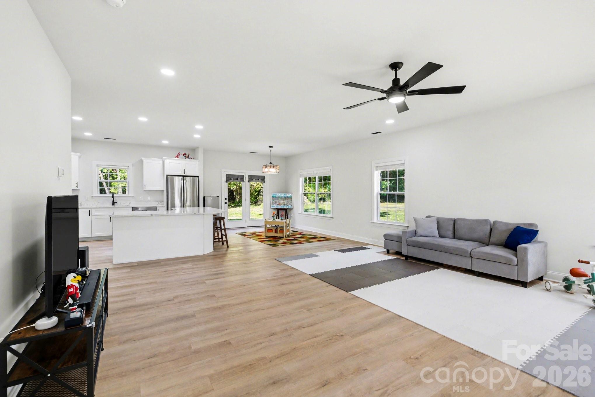 5305 Ridgefall Road Greensboro, NC 27410 - Photo 7 of 28