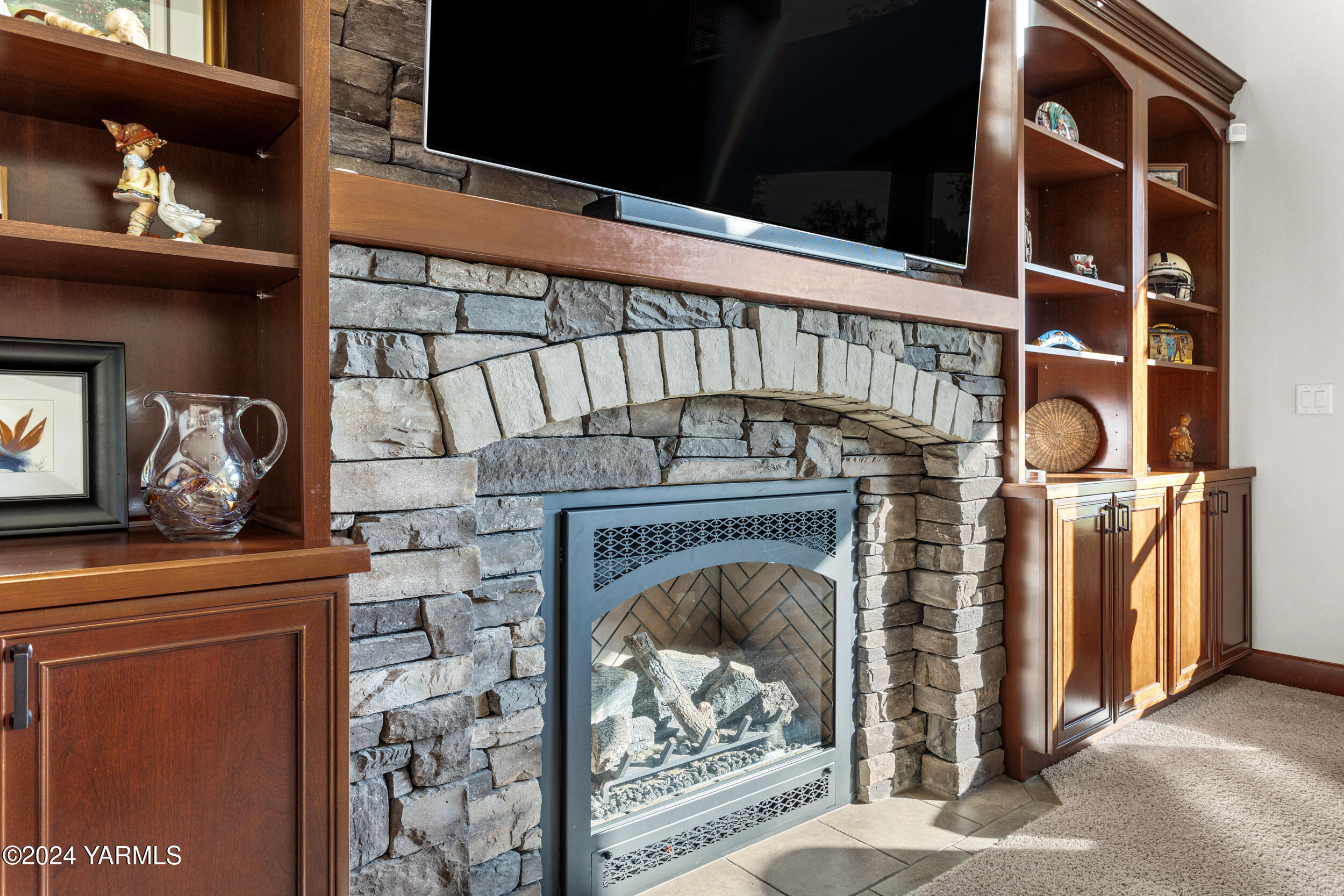8800 Braeburn Loop Yakima, WA 98903 - Photo 14 of 45 Gas Fireplace