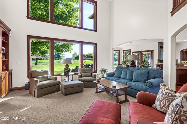 $840,000 | 8800 Braeburn Loop, Yakima, WA 98903