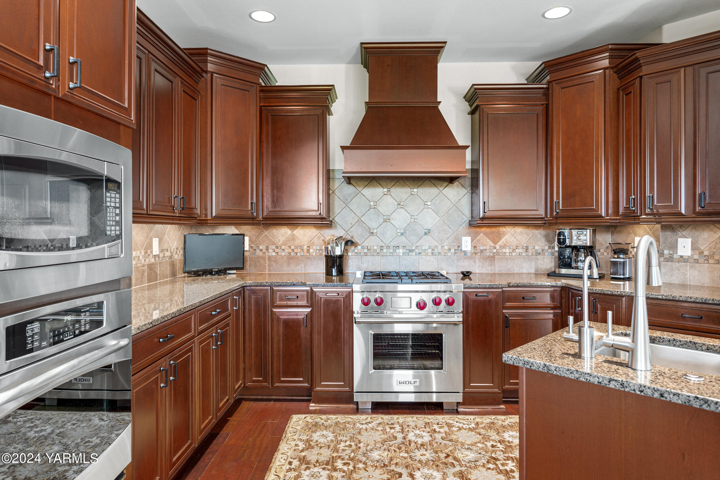 8800 Braeburn Loop Yakima, WA 98903 - Photo 17 of 45 Luxurious Kitchen