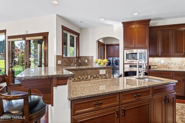 $840,000 | 8800 Braeburn Loop, Yakima, WA 98903