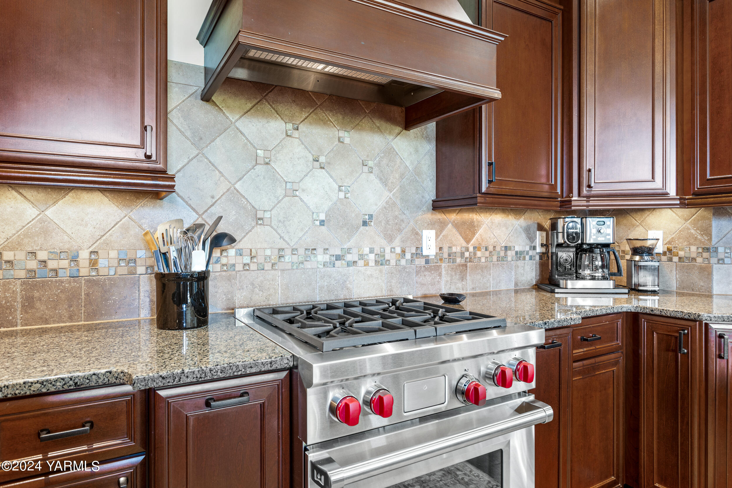 8800 Braeburn Loop Yakima, WA 98903 - Photo 19 of 45 Deluxe Appliances