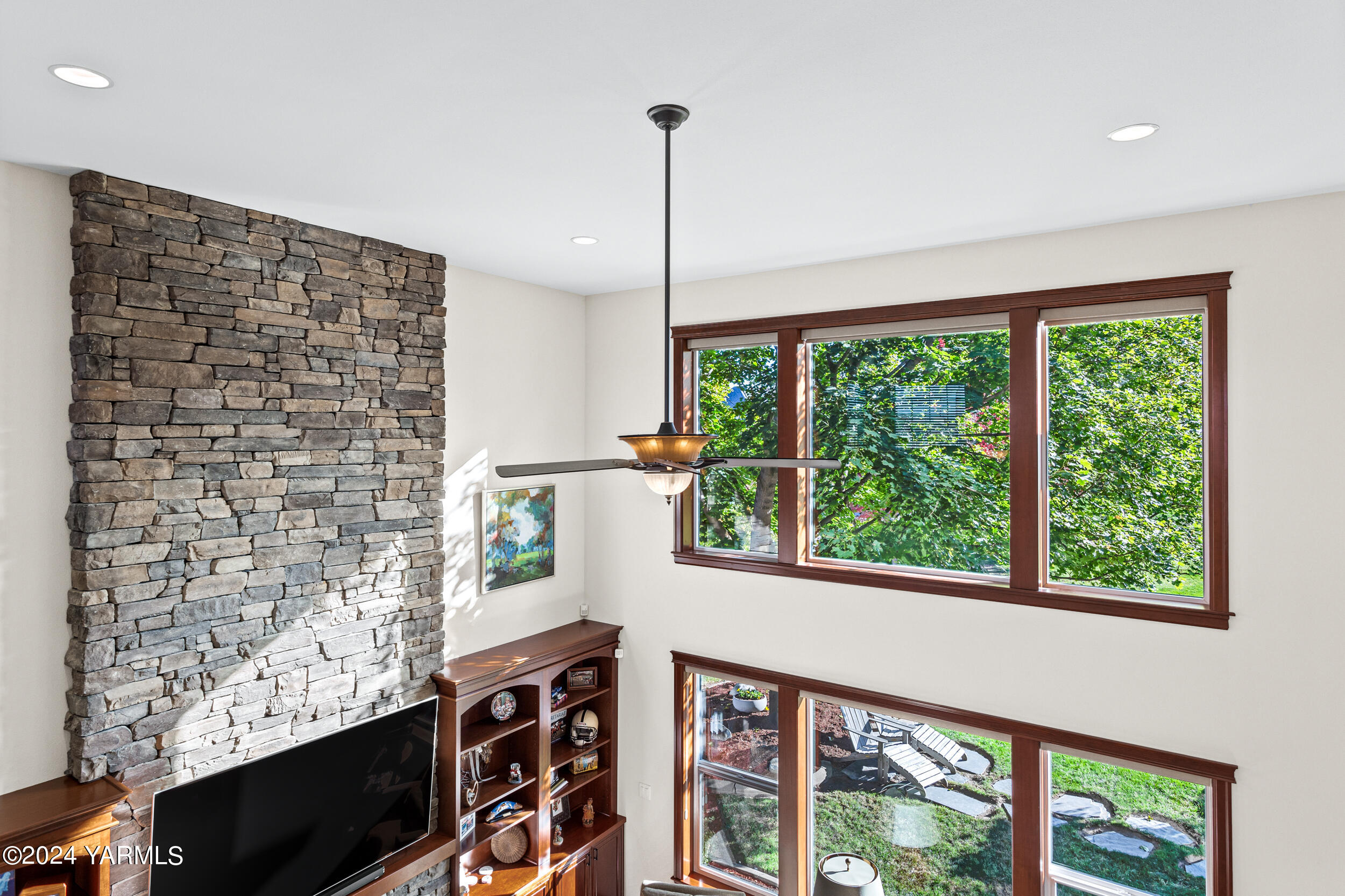 8800 Braeburn Loop Yakima, WA 98903 - Photo 25 of 45 24